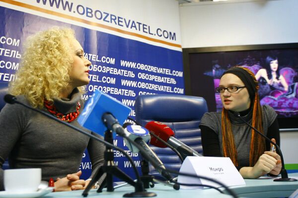 Монро считает, что главное для женщины-вымыть голову