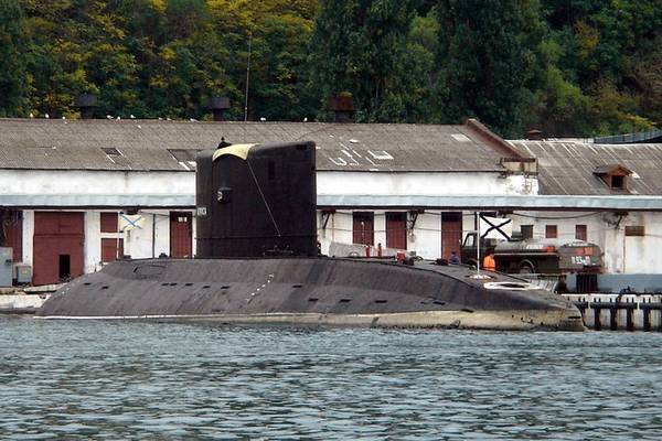 Несправну російський підводний човен відтягнуть в Новоросcійск