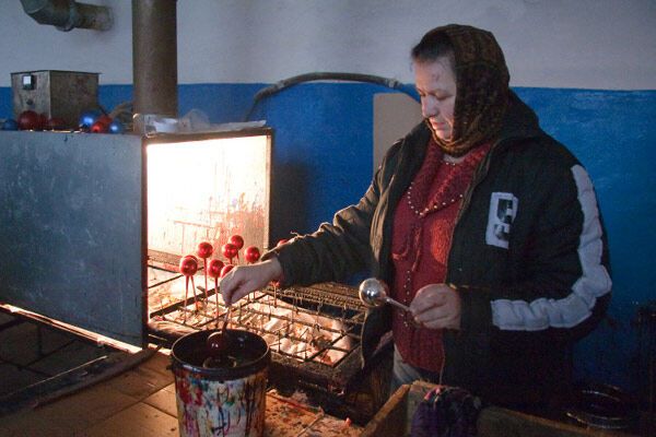 Как делают елочные игрушки (ФОТО)