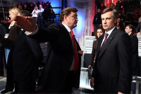 А кто я есть? Простой народный лидер...