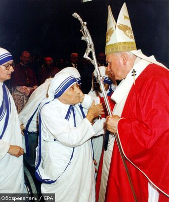 Индия и Албания не могут поделить прах матери Терезы