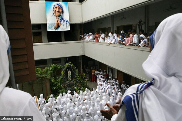 Индия и Албания не могут поделить прах матери Терезы