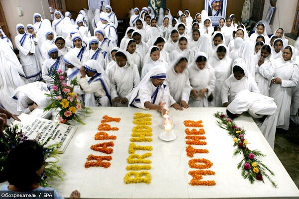 Индия и Албания не могут поделить прах матери Терезы