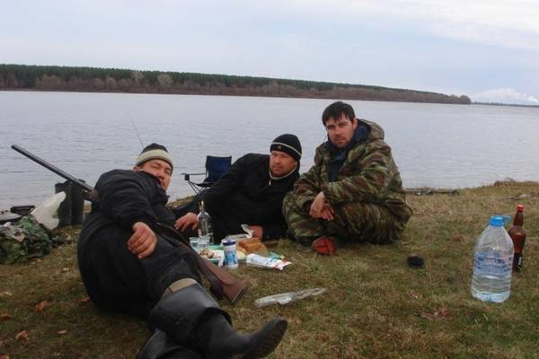 Охотники и рыбаки затеяли перестрелку из-за здания