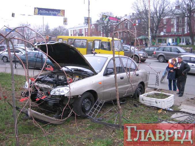 Daewoo сбил на тротуаре шесть человек (ФОТО)