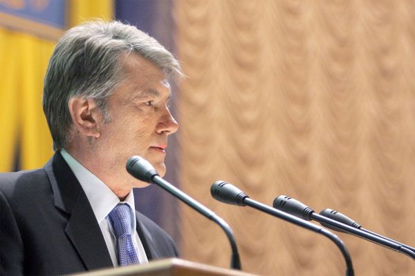 От Ющенко требуют введения ЧП и отмены выборов