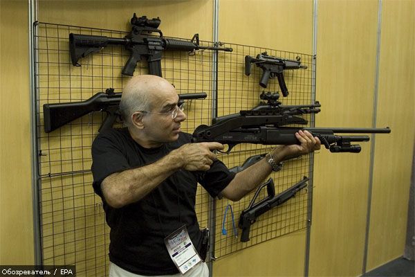 Украинцы добровольно сдали почти 5 тысяч единиц оружия