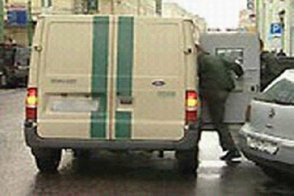 У инкассаторов отняли машину с 30 миллионами евро