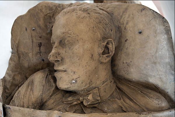 В Киев привезли посмертные маски гениев. ФОТО