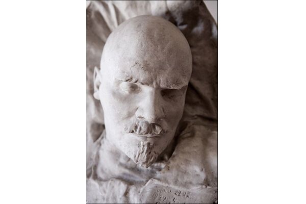 В Киев привезли посмертные маски гениев. ФОТО