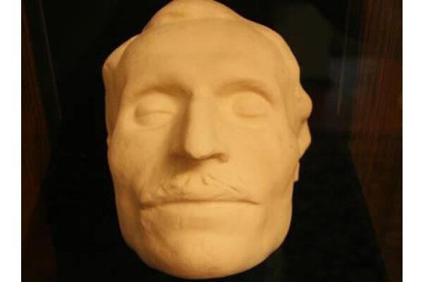 В Киев привезли посмертные маски гениев. ФОТО