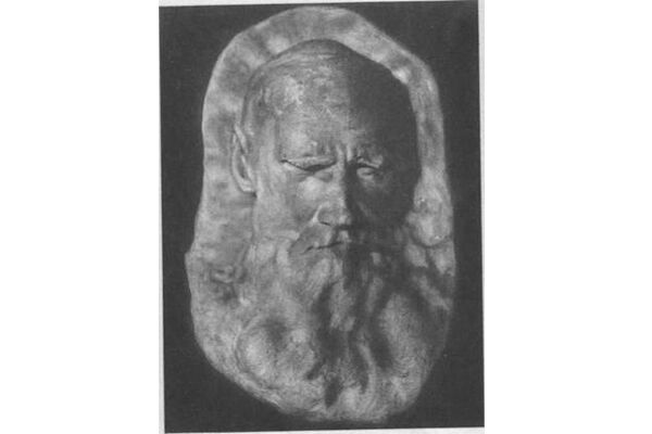 В Киев привезли посмертные маски гениев. ФОТО