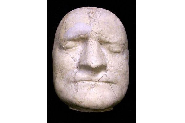 В Киев привезли посмертные маски гениев. ФОТО