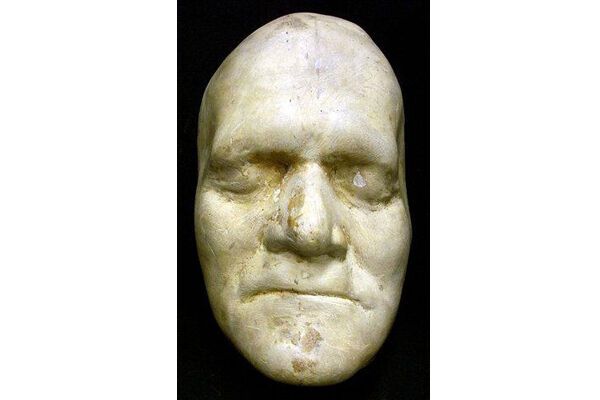 В Киев привезли посмертные маски гениев. ФОТО