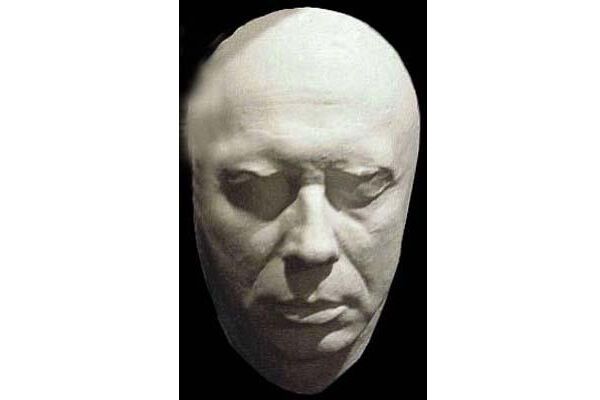 В Киев привезли посмертные маски гениев. ФОТО