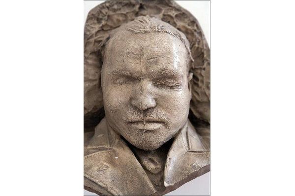 В Киев привезли посмертные маски гениев. ФОТО