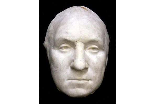 В Киев привезли посмертные маски гениев. ФОТО