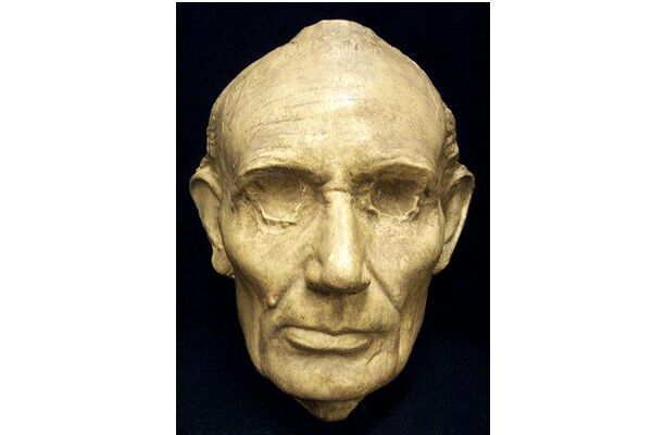 В Киев привезли посмертные маски гениев. ФОТО