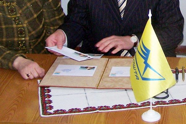 Укрпочту лишили права следить за гражданами