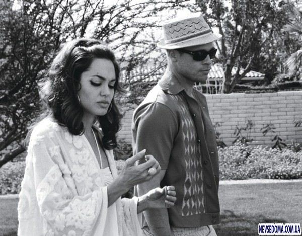 Анжелина и Бред Питт снялись в семейной фотосессии