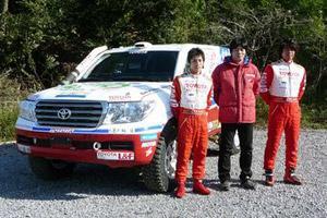 Toyota тестирует Дакаровский Land Cruiser