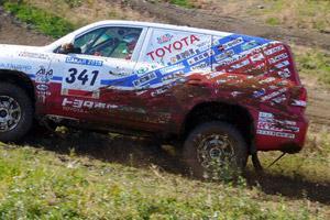 Toyota тестирует Дакаровский Land Cruiser