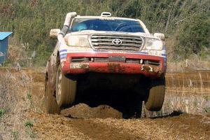Toyota тестирует Дакаровский Land Cruiser
