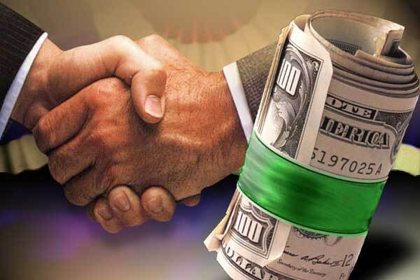 Харьковских чиновников поймали на взятке за землю