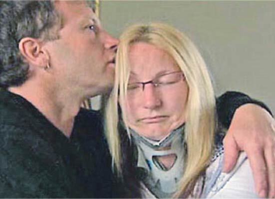 Мужчина оставил сына умирать и спас жену. ФОТО