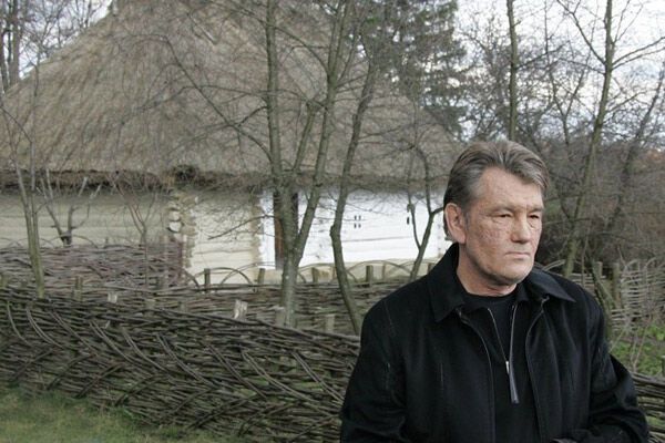 Луценко сваливает ответственность на пчел Ющенко