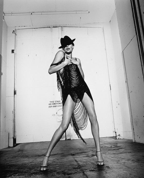 Шарлиз Терон в одних нитках и шляпе