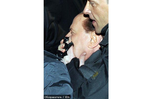 Берлускони разбили нос кулаком (ВИДЕО)