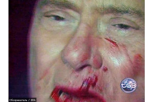 Берлускони разбили нос кулаком (ВИДЕО)