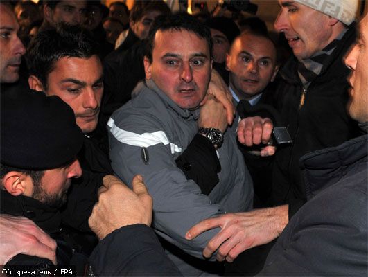 Берлусконі належить лікуватися не один тиждень (ФОТО)