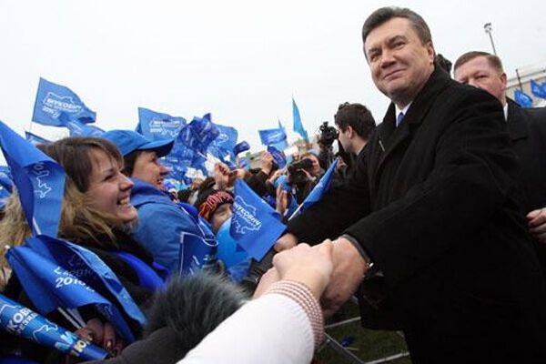 Янукович считает, что Луценко нарушает Конституцию