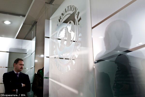 Тимошенко отправила делегацию клянчить деньги у МВФ