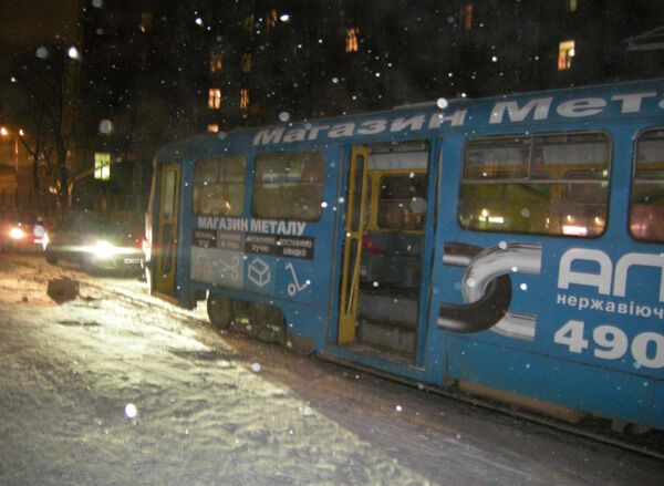 Снегопад  парализовал Киев (ФОТО)