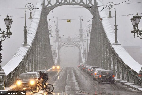 Сніг відправив у нокдаун два континенту. ФОТО