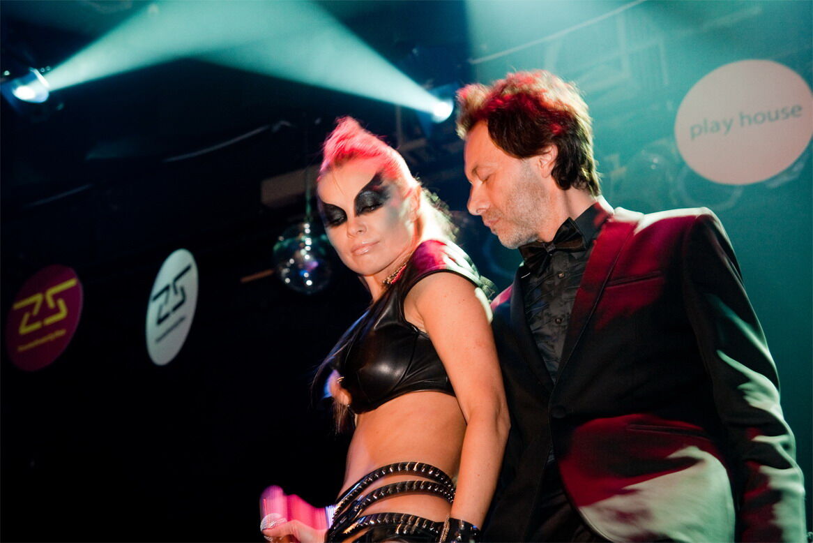 Басков одарил Наталью Морозову цветами