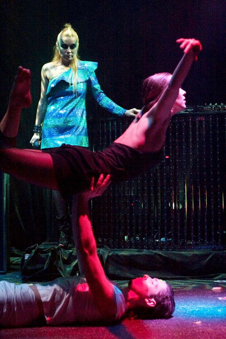 Басков одарил Наталью Морозову цветами