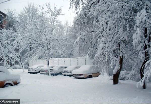 Киев угодил в снежный капкан. Коммунальщики бездействуют