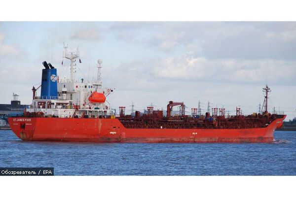 Владелец захваченного танкера начал переговоры с пиратами