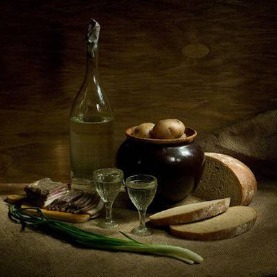 Двоих заложников хотели повесить из-за самогона