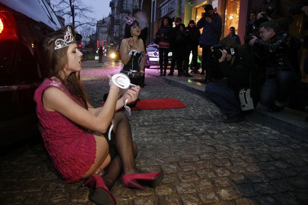 Мисс Украина Вселенная-2009 - "конкурс постелей"! ФОТО