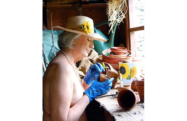 Отчаянные старушки разделись ради благотворительности