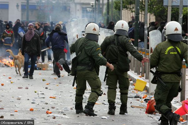 У здания парламента собрались пять тысяч демонстрантов
