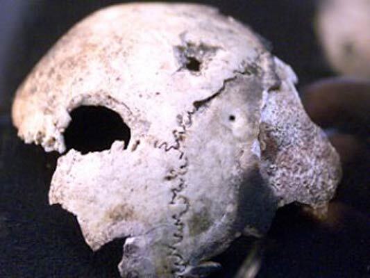 Останки Гитлера утопили в реке