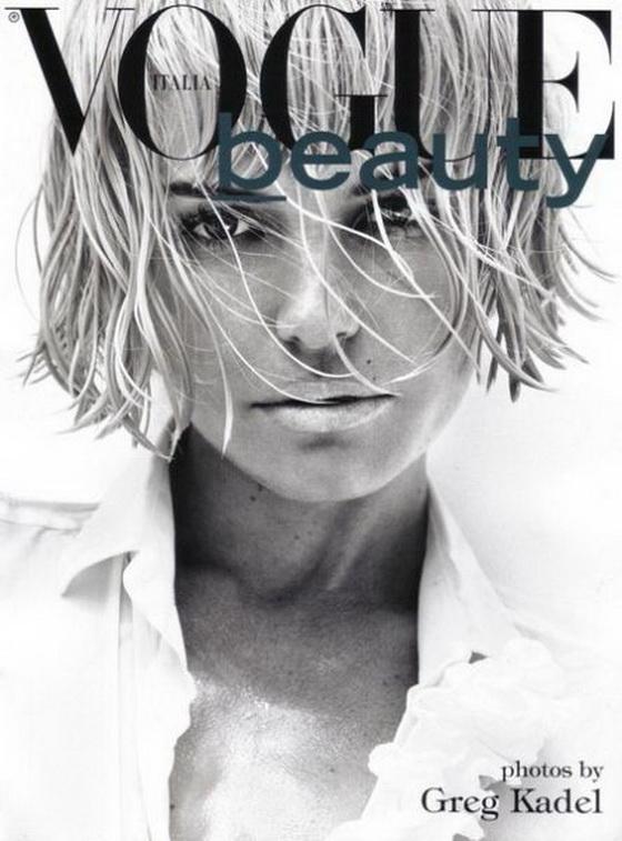 Кейт Босворт раздели и окатили водой