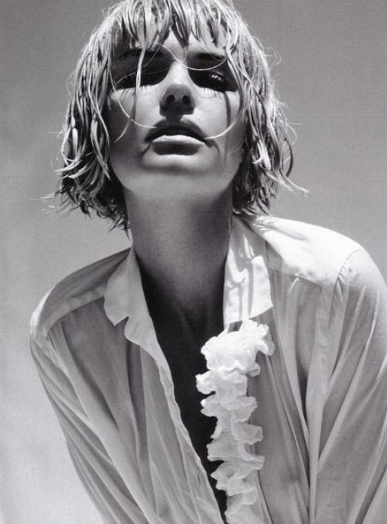 Кейт Босворт раздели и окатили водой