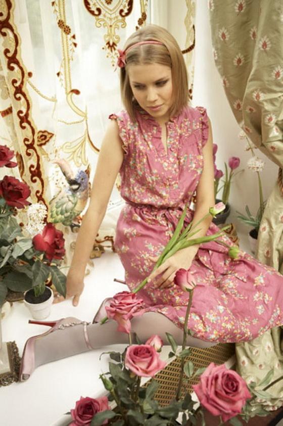 «Папина дочка» позирует на подоконнике